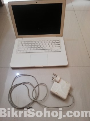 AppleMacBook